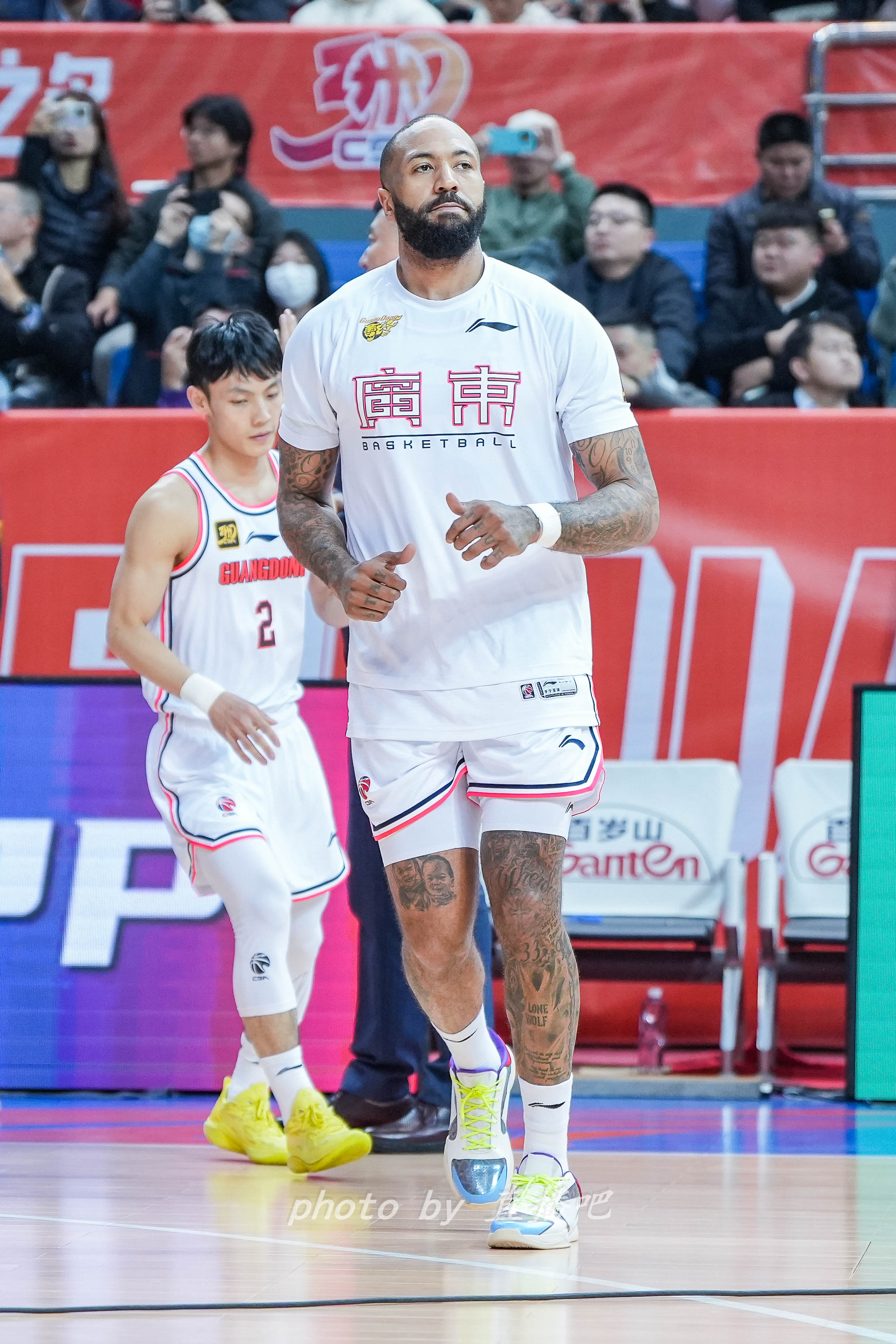  打得不錯！36歲吉倫沃特原本的第三外援卻成廣東男籃的真大腿