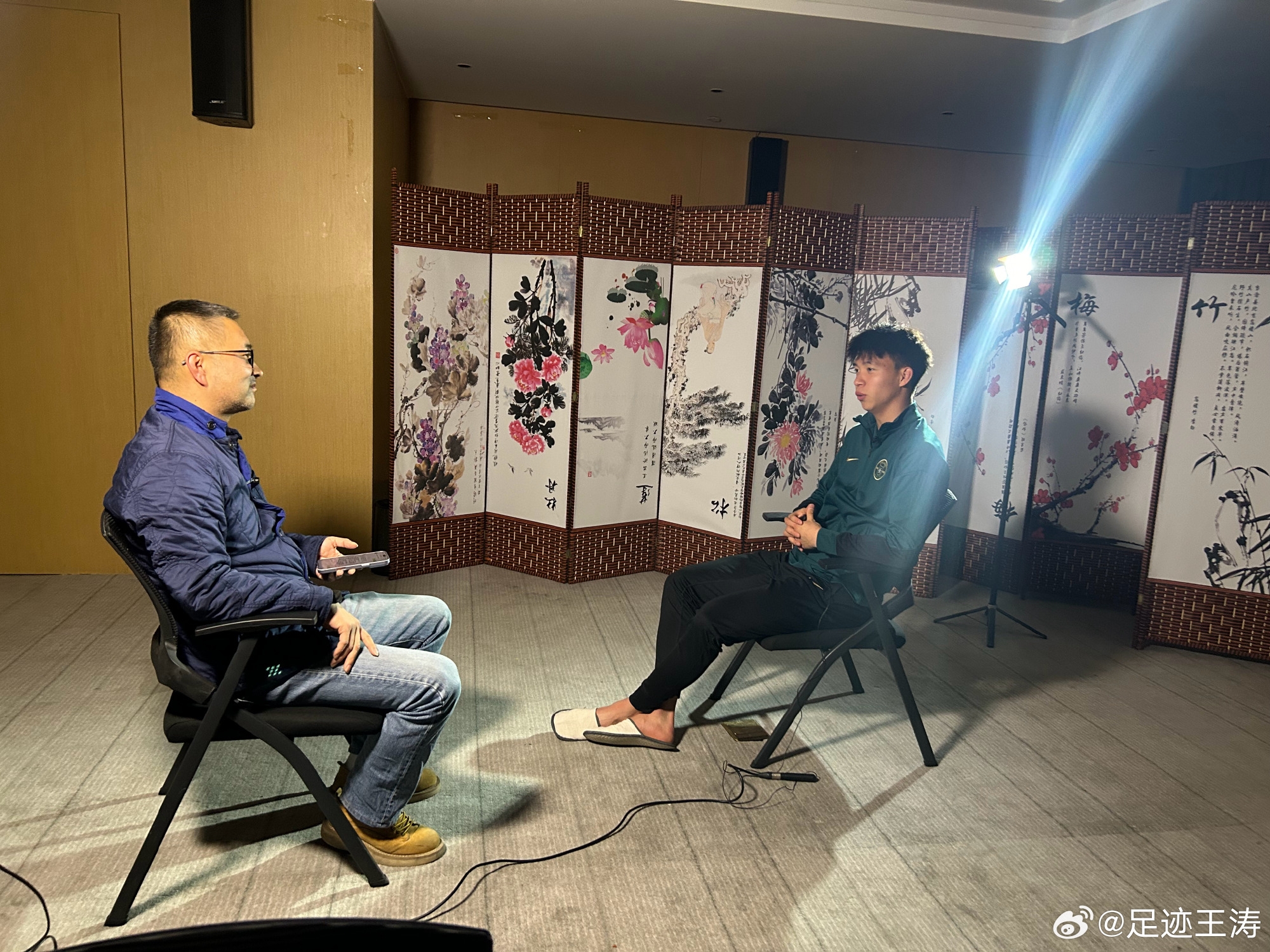  記者：王鈺棟視韋世豪為偶像&想加他微信，現(xiàn)進了國足不知加到沒
