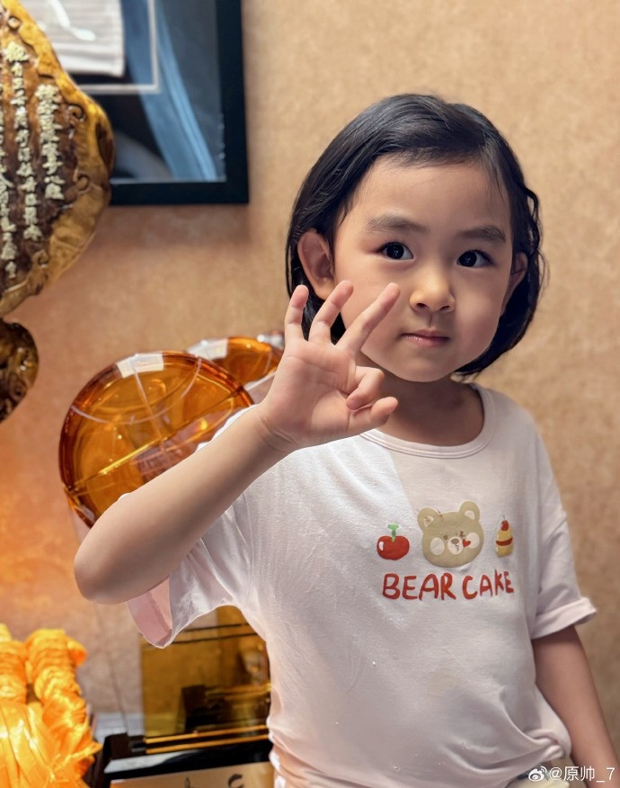  三分大賽三冠王！原帥曬三冠獎杯：完成了女兒給安排的任務(wù)！