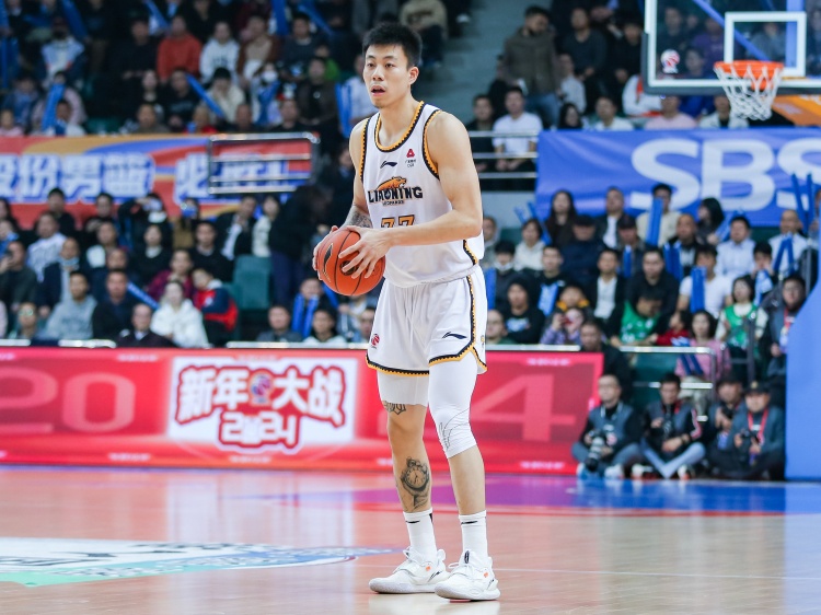  攻防俱佳！張鎮(zhèn)麟15中8拿到19分7板6助5斷2帽