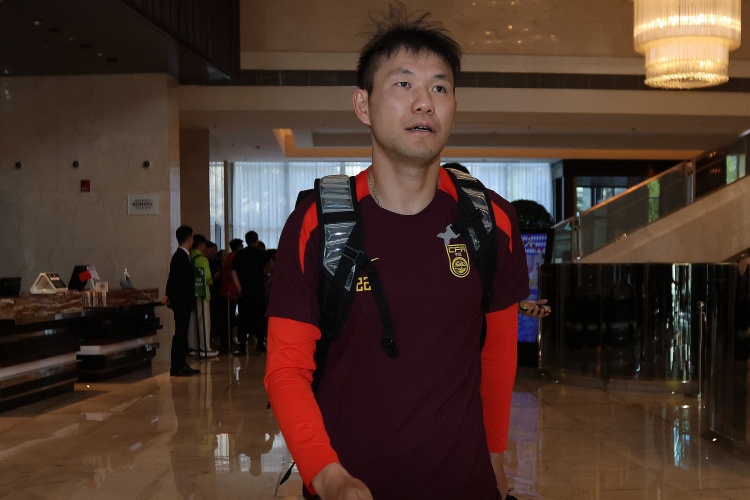  李源一3次助攻位居助攻榜榜首，李璇：再看伊萬發(fā)言覺得有種錯亂