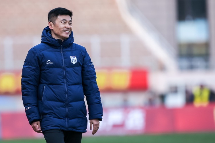  李國(guó)旭：泰山隊(duì)是學(xué)習(xí)的榜樣和目標(biāo)，要用整體防守限制對(duì)方外援