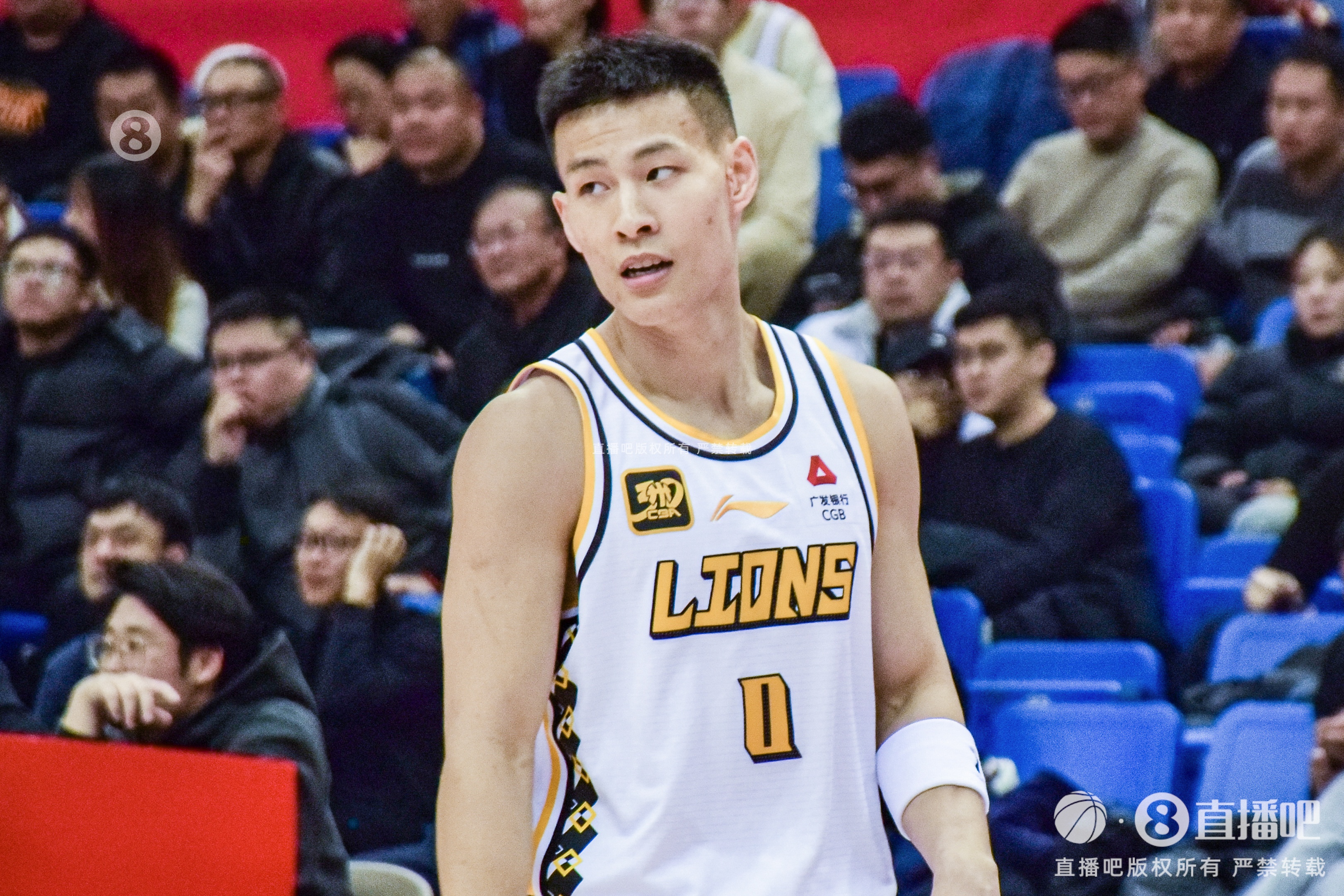  毫無狀態(tài)！林秉圣11投僅1中拿到3分3斷 出現(xiàn)2失誤4犯規(guī)