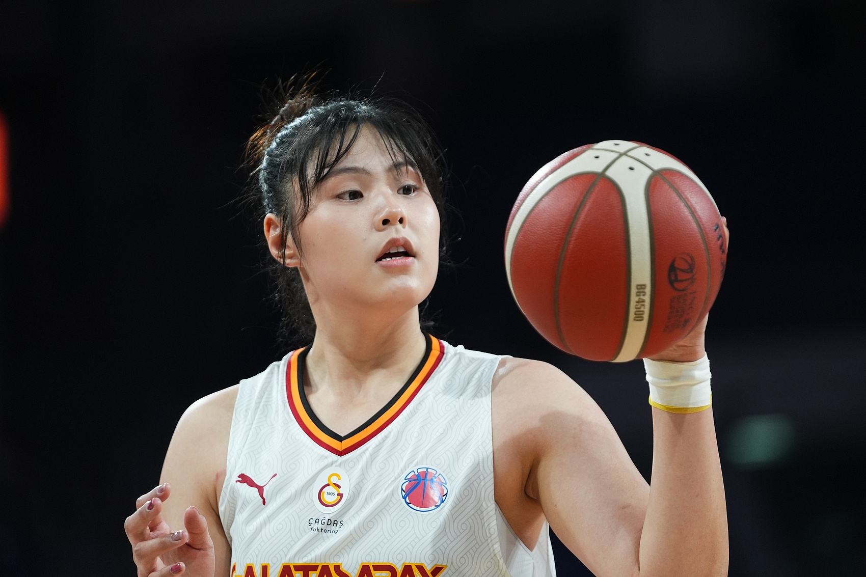  穩(wěn)定高效！李月汝9中6得到18分10板1助2斷1帽 罰球6中6