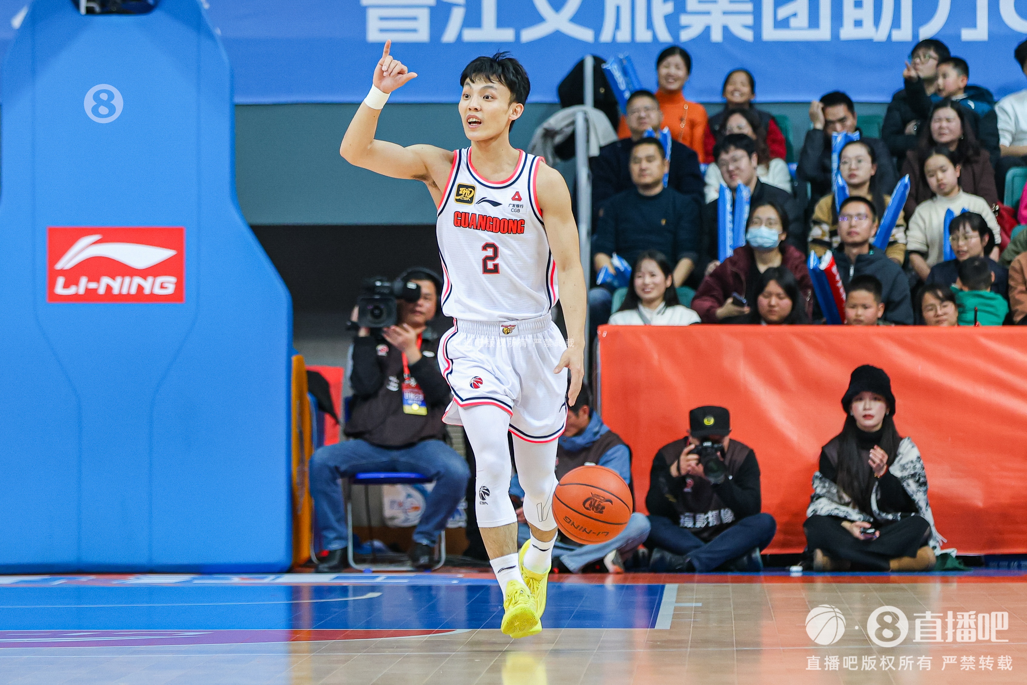  大師！徐杰半場(chǎng)9中8砍下21分4助 單節(jié)5記三分驚艷全場(chǎng)