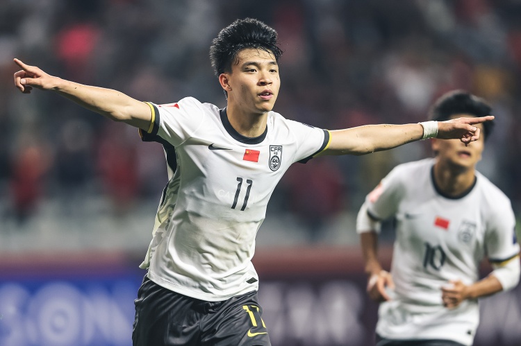  北青體育：18歲“跳級生”王鈺棟有望進入國足客戰(zhàn)沙特名單！