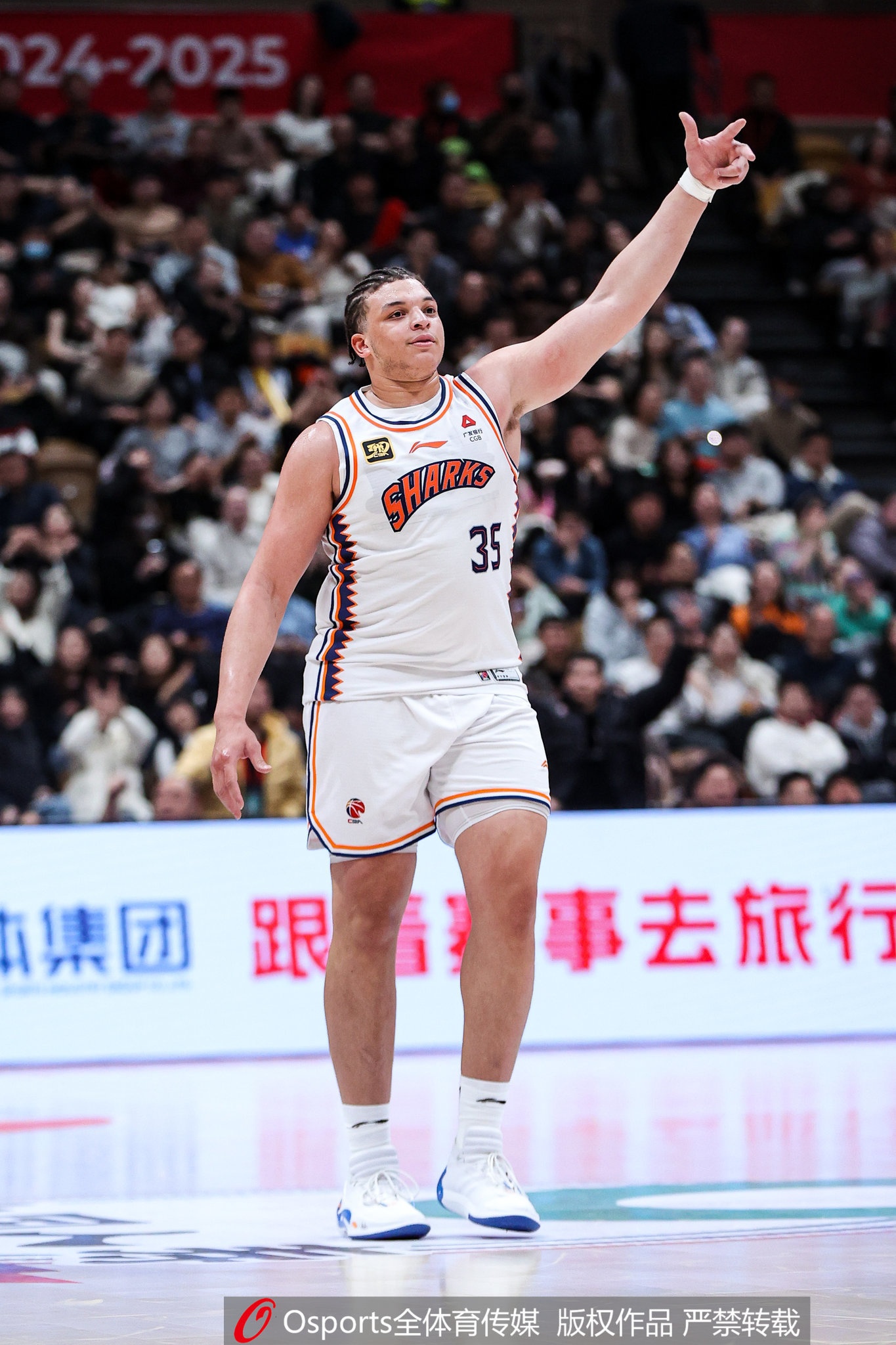  苦苦支撐！洛夫頓半場11中8高效拿下17分3板3助3斷 球隊落后19分